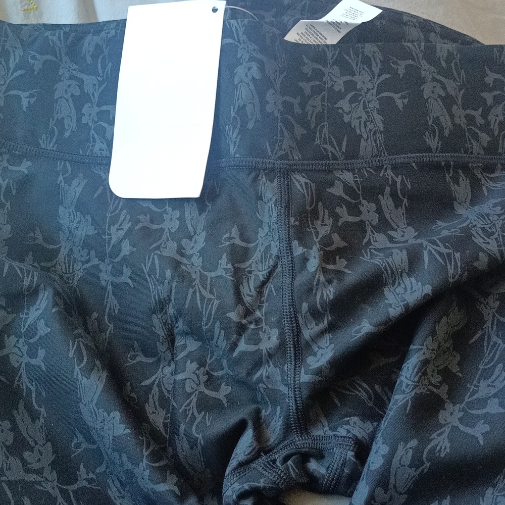 New Fabletics Leggings - Picture 4 of 10